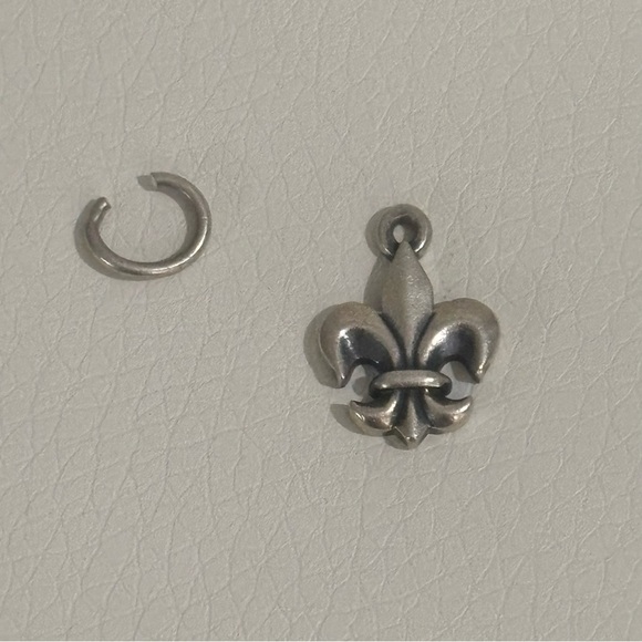 James Avery Fleur De Lis Charm or Pendant Retired Saints
Sterling Silver 925 - Picture 2 of 5